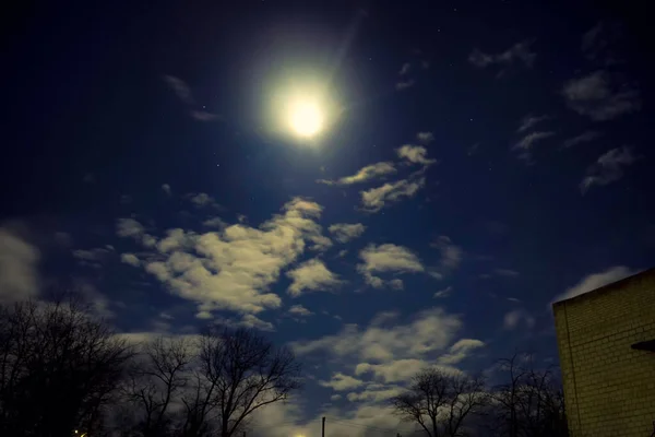 Нічне Небо Хмарами Місячним Світлом — стокове фото