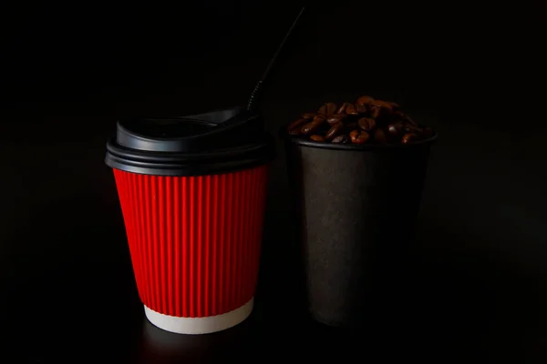 Red Black Paper Cups Coffee Beans Black Background — Stock Photo, Image