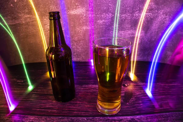 Bier Met Gedroogde Vis Opener Een Houten Achtergrond Met Kleurrijke — Stockfoto