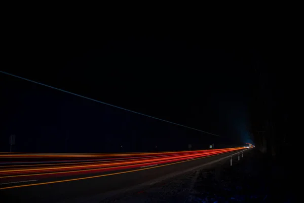 Luzes Vermelhas Brancas Carros Que Passam Estrada Noturna — Fotografia de Stock