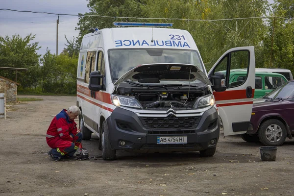 2022 Kyiv Ukrayna Eğitim Sırasında Ambulansın Yanında Sağlık Görevlileri Var — Stok fotoğraf