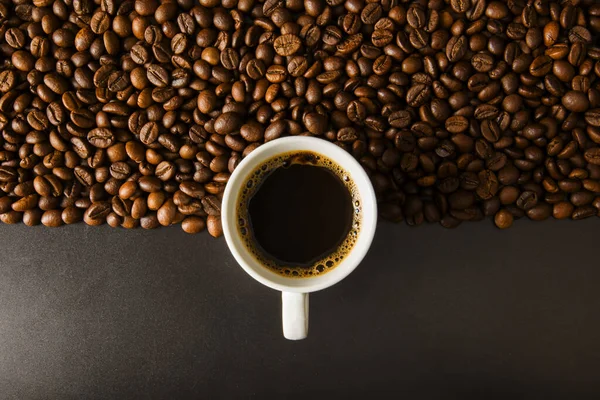 黑底咖啡豆 — 图库照片
