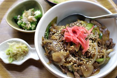 pirinç, gyudon Mama seti üzerinde Japonca sığır eti