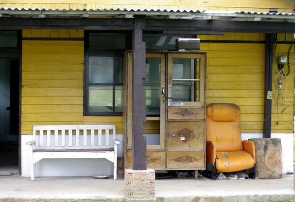 Cowboy scen vintage soffa och skåp på terrassen — Stockfoto