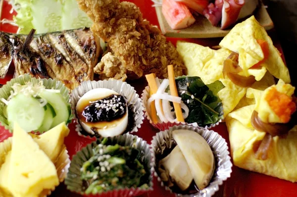 Conjunto de comida japonesa colorida. belamente decorar cozinha — Fotografia de Stock