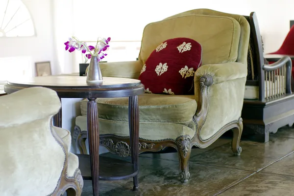 Velvet armchair in the coffee shop — Stock Photo, Image