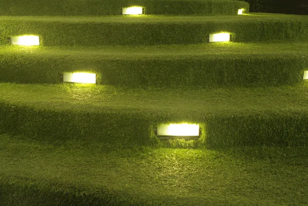 Sztuczna trawa schodów ozdoba oświetlenie — Zdjęcie stockowe