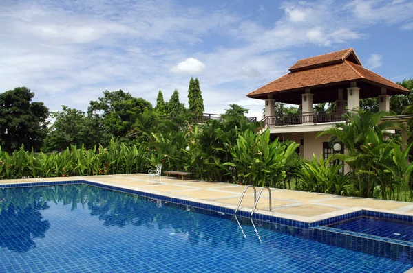 Villa by the pool — Stock Photo, Image