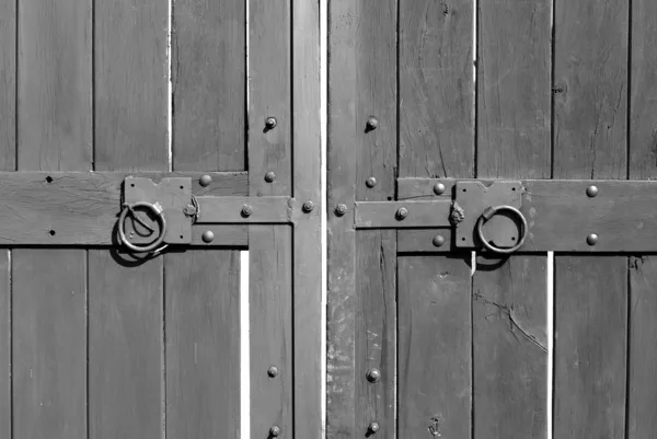 Medeltida dörr detalj — Stockfoto
