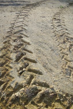 Traktör tekerlekli izleme ile inşaat toprak