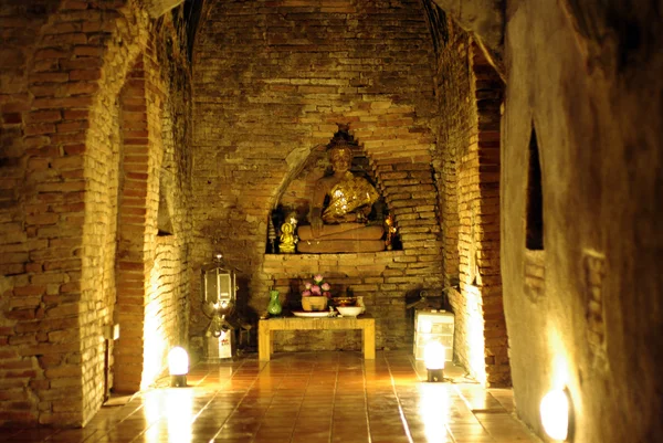 Luz do túnel do templo, conceito de iluminação — Fotografia de Stock