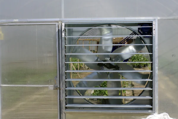 Ventilador de ventilação de fazenda de aves — Fotografia de Stock