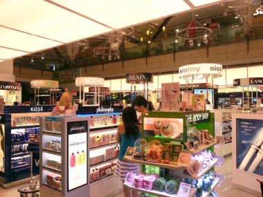 kozmetik gümrüksüz outlet Airport