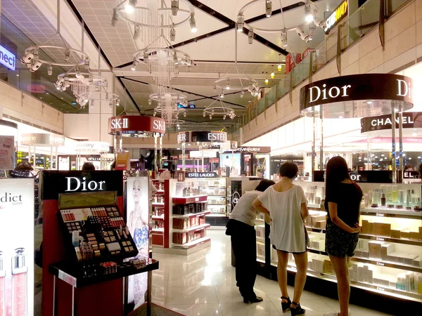 kozmetik gümrüksüz outlet Airport