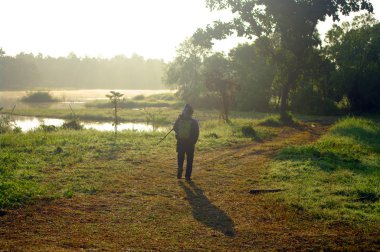 doğa ile kuş fotoğrafçısı