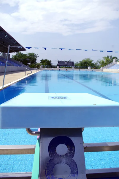 Olympisch zwemmen en duiken zwembad — Stockfoto