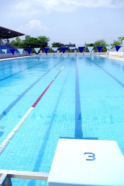 Олимпийский плавательный бассейн — стоковое фото