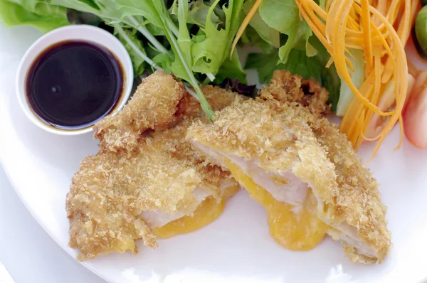 Fried pork with cheese and salad,Delicious fried pork with chees — Stock Photo, Image