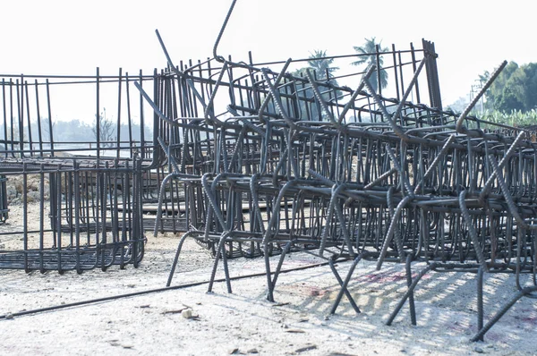 Varetas metálicas de construção para estrutura de colunas e vigas — Fotografia de Stock