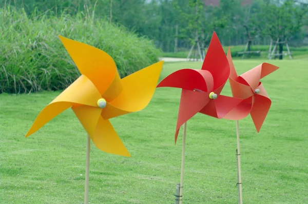 Buntes Windmühlenfeld — Stockfoto