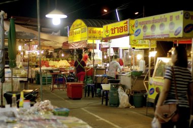 Gece sokak gıda satıcı Tayland