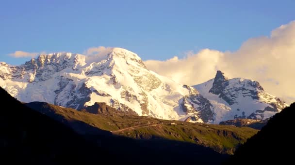 Svizzera montagna di neve al tramonto — Video Stock