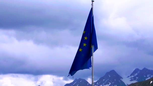 Bandera de la UE con fondo alph — Vídeo de stock