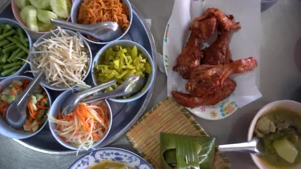 Kanom Jeen Phuket Macarrão Arroz Fresco Com Diferentes Tipos Curry — Vídeo de Stock