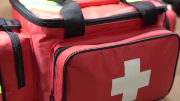 レッド応急処置装置災害用緊急バッグ — ストック動画