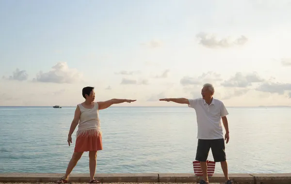Asian Elder Senior Couple Retirement Fun Beach Ocean Trip Healthy — Stock Photo, Image