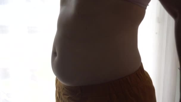 Muy Gordo Vientre Parte Delantera Sobrepeso Mujer Asiática Agarrando Excedió — Vídeo de stock
