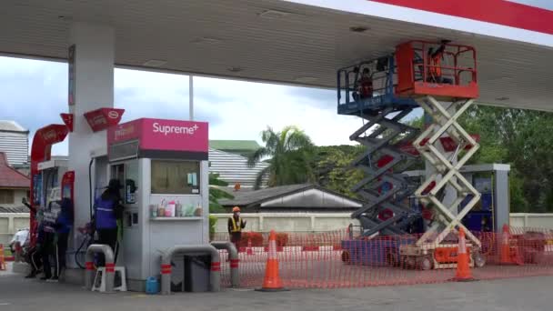 Chiang Mai Thailand Aug 2021 Esso Tankstelle Wartung Mit Hydraulischer — Stockvideo