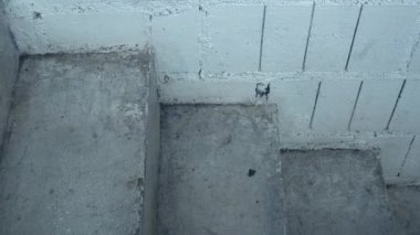 Beton merdiven çatı katı tarzı çatı katı döşemesi.