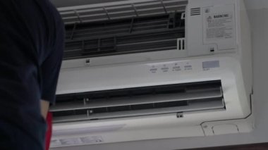 Yaz 'dan önce toz temizlemek için açık hava.