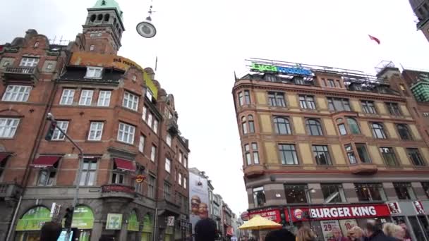 Kopenhagen Denemarken April 2017 Stroeget Winkelstraat Gebied Toeristisch Beroemd Oriëntatiepunt — Stockvideo