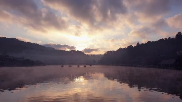 Morning Sunrise Boat Rafting Moving Fog Lake Surface Wild Nature — Stockvideo