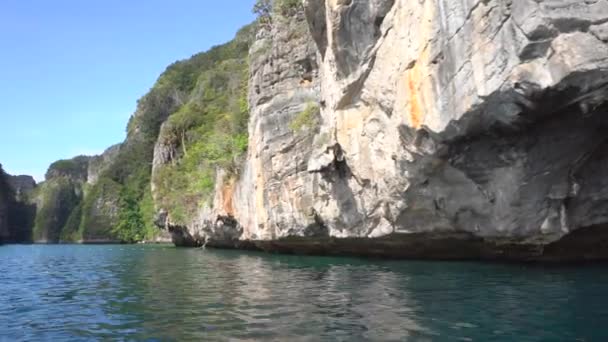 Długi Ogon Łodzi Biorąc Turystę Phi Phi Wysp Kurortu Plaży — Wideo stockowe
