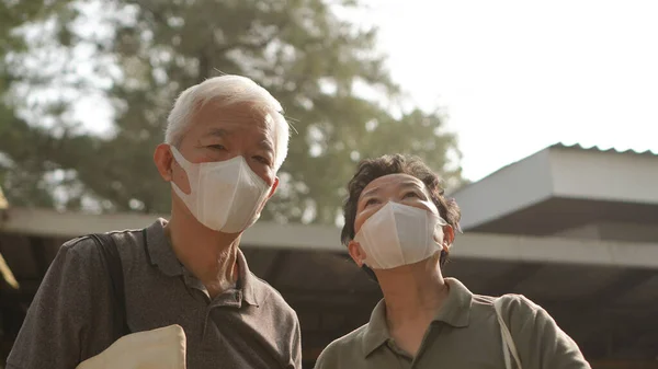 Asiático Anciano Pareja Con Máscara Protección Aburrido Con Pandemia Perder —  Fotos de Stock