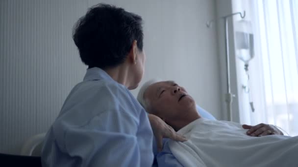 Asian Senior Admid Sick Hospital Bed Wife Sad Worry Take — Stock Video