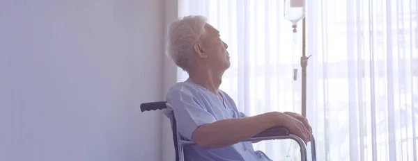 Asiatico Anziano Uomo Disabilitare Sedia Rotelle Depresso Solitario Senza Speranza — Foto Stock