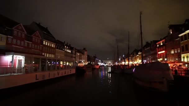 Copenhague Dinamarca Abr 2017 Arquiteturas Atração Referência Nyhavn Vista Noturna — Vídeo de Stock