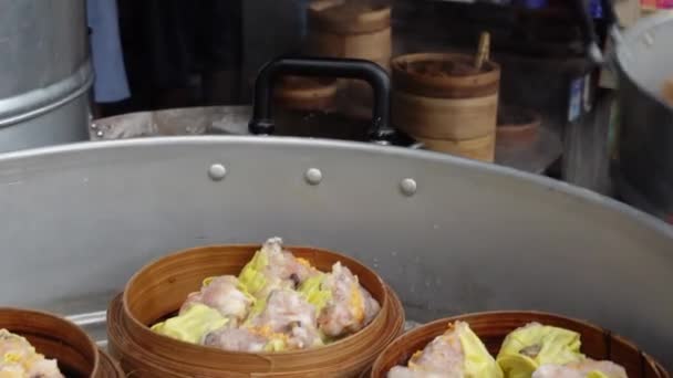 Ωμό Shumai Dumpling Καλαθάκι Μπαμπού Περιμένει Ατμό Κινεζική Dim Sum — Αρχείο Βίντεο