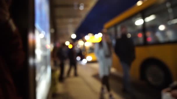 Автовокзал Туристических Местных Коммутировать Общественным Транспортом Ночное Время Наружного Размытия — стоковое видео
