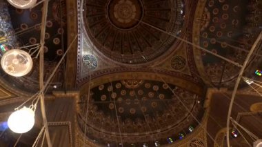 Muhammed Ali 'nin iç mimarisi Camii Kahire' de güzel bir mimari.