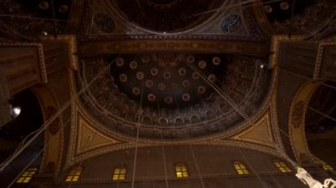 Muhammed Ali 'nin iç mimarisi Camii Kahire' de güzel bir mimari.