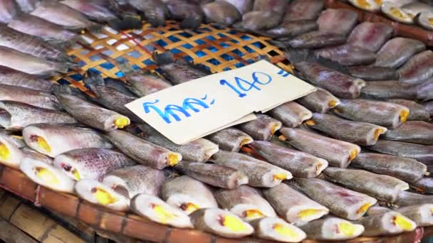 Poisson Séché Conserve Traditionnel Avec Oeufs Vendu Sur Marché Asie — Video