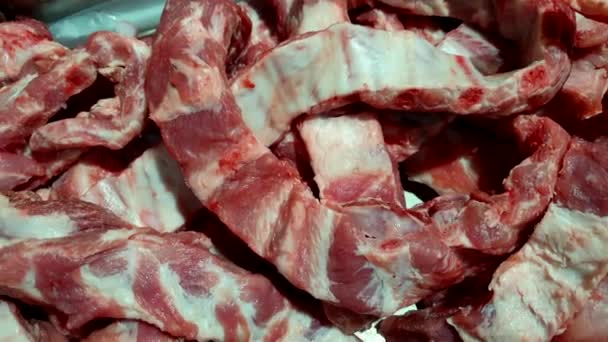 Rohe Schweineknochen Spareribs Knochen Und Fleisch Reihe Verkauf Supermarkt — Stockvideo