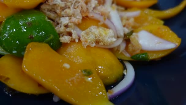 Plango Tropiska Marian Plommon Frukt Thailändska Yum Kryddig Sallad Mat — Stockvideo