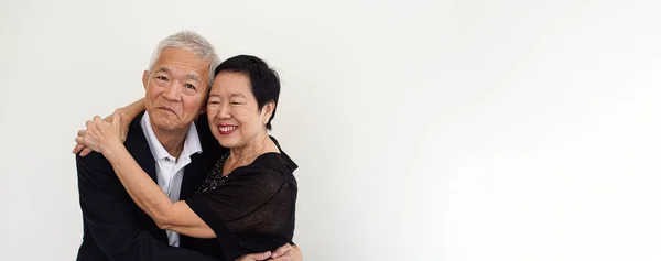 Asiático Idosos Idosos Casal Feliz Empresário Abraçando Uns Aos Outros — Fotografia de Stock