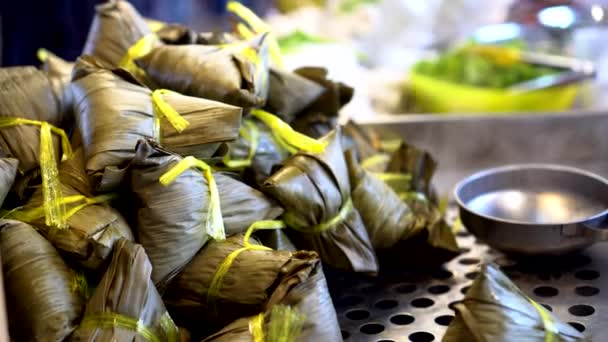Hand Picking Steamed Sticky Rice Dumpling Zongzi Chinese Cantonese Culture — ストック動画